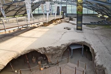The museum site in Meurin with the tuff quarry from Roman times. (Photo: Tobias Schorr)