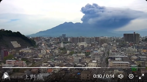 Sakurajima volcano (Kyushu, Japan): strong bursting created dense billowing ash plume yesterday